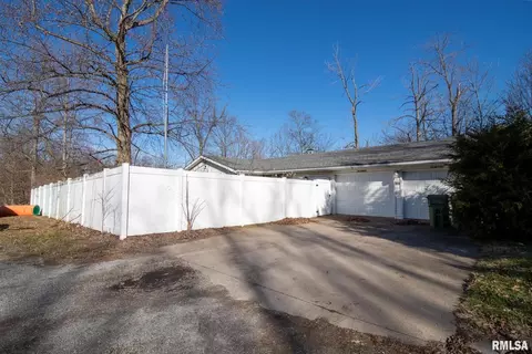 719 S Harrington St, Orient, IL 62874 photo 3