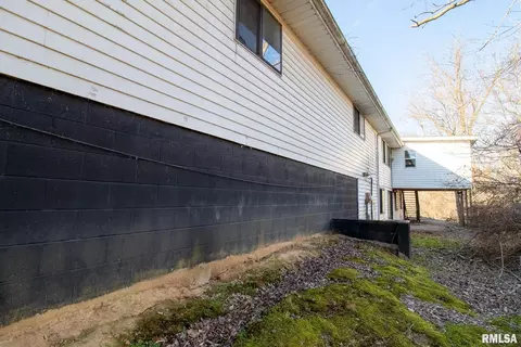 719 S Harrington St, Orient, IL 62874 photo 7