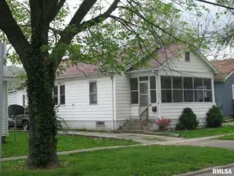 609 W Cherry St, Carbondale, IL 62901