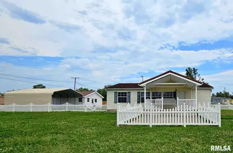 113 E Prairie St, Centralia, IL 62801