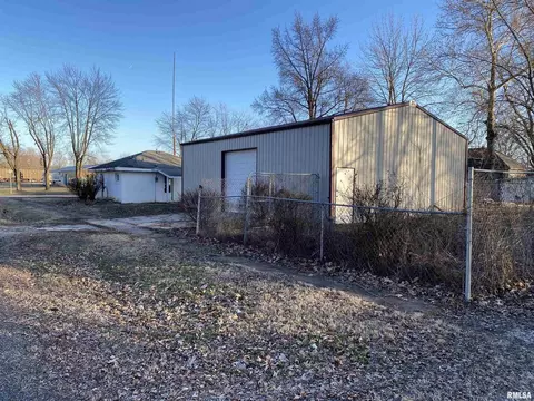 1600 S Hickory St, Centralia, IL 62801 photo 5