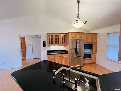 650 Old Broughton Rd, Eldorado, IL 62930 photo 5