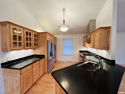 650 Old Broughton Rd, Eldorado, IL 62930 photo 4