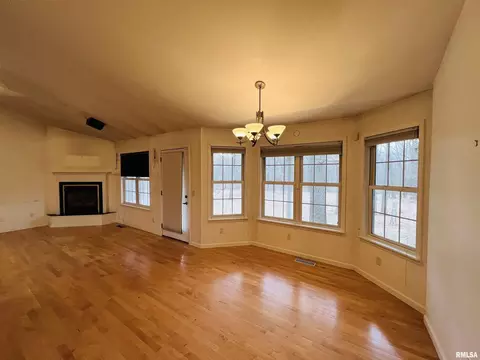650 Old Broughton Rd, Eldorado, IL 62930 photo 9