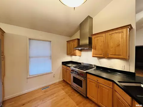 650 Old Broughton Rd, Eldorado, IL 62930 photo 6