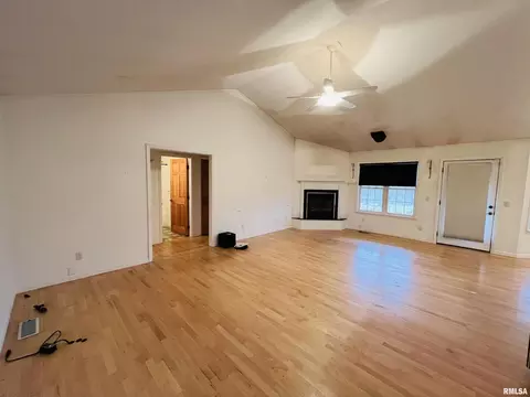 650 Old Broughton Rd, Eldorado, IL 62930 photo 8