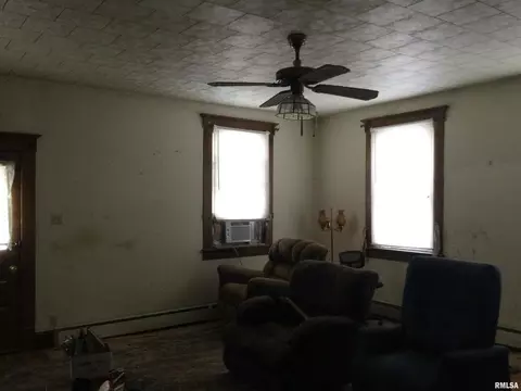 406 S Main St, Anna, IL 62906 photo 8
