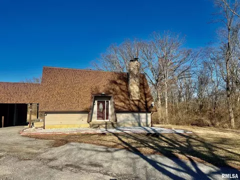 700 Moonglow Rd, Walnut Hill, IL 62893