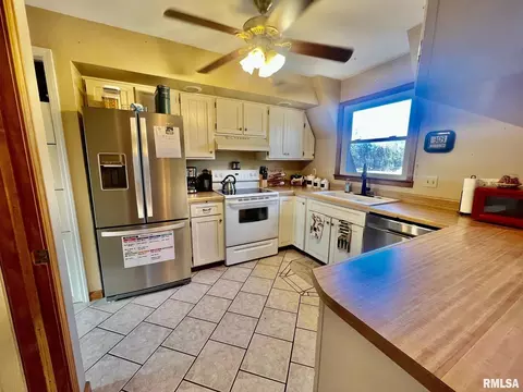 700 Moonglow Rd, Walnut Hill, IL 62893 photo 8