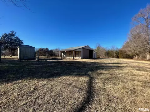 700 Moonglow Rd, Walnut Hill, IL 62893 photo 2