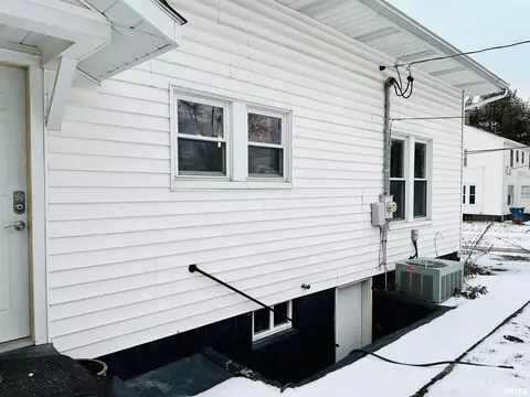 309 E Vienna St, Anna, IL 62906 photo 8