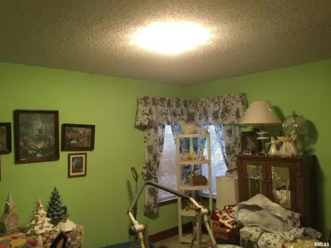 809 N Main St, Anna, IL 62906 photo 18