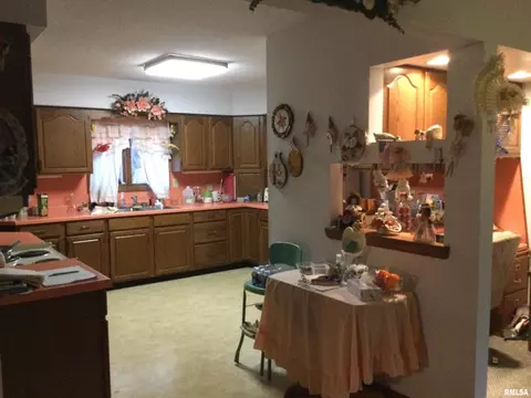 809 N Main St, Anna, IL 62906 photo 4