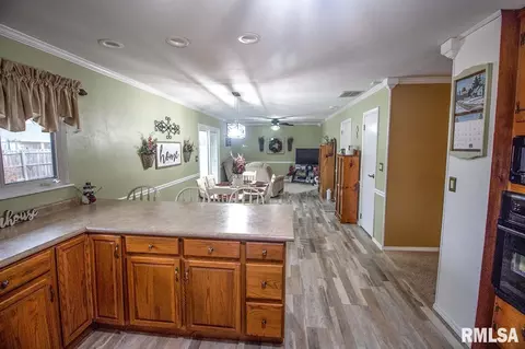 605 Sara Dr, Centralia, IL 62801 photo 15