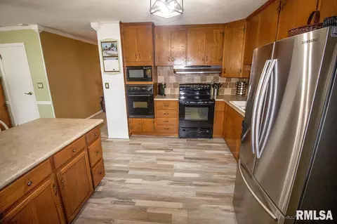 605 Sara Dr, Centralia, IL 62801 photo 13