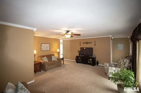 605 Sara Dr, Centralia, IL 62801 photo 6