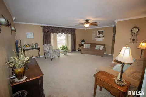 605 Sara Dr, Centralia, IL 62801 photo 4