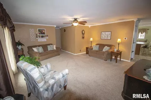 605 Sara Dr, Centralia, IL 62801 photo 2