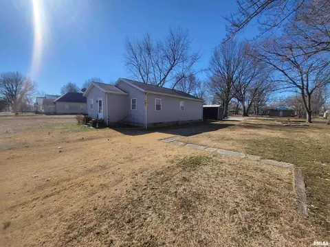1020 Bond St, Centralia, IL 62801