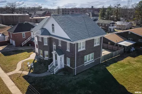 712 E St Louis St, West Frankfort, IL 62896