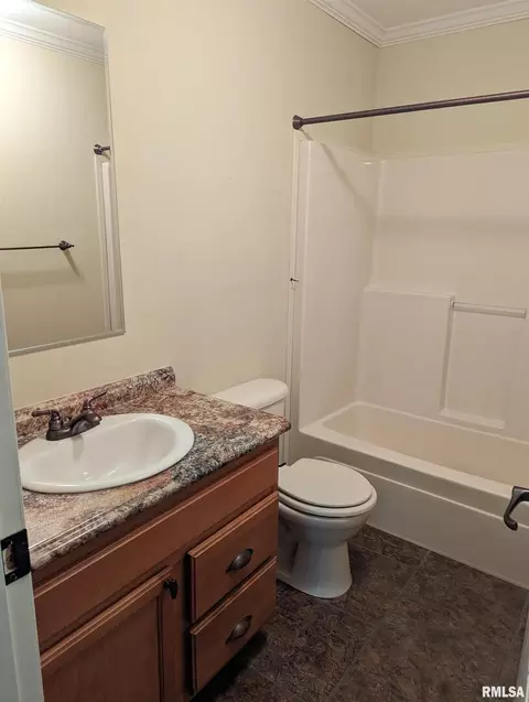 410 E Lake St, Salem, IL 62881 photo 25