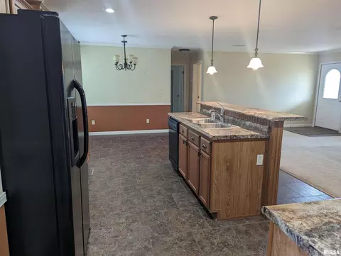 410 E Lake St, Salem, IL 62881 photo 20
