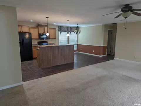 410 E Lake St, Salem, IL 62881 photo 21