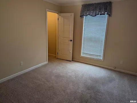 410 E Lake St, Salem, IL 62881 photo 29
