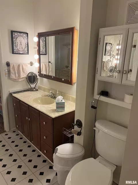 524 W 3rd St, Centralia, IL 62801 photo 27