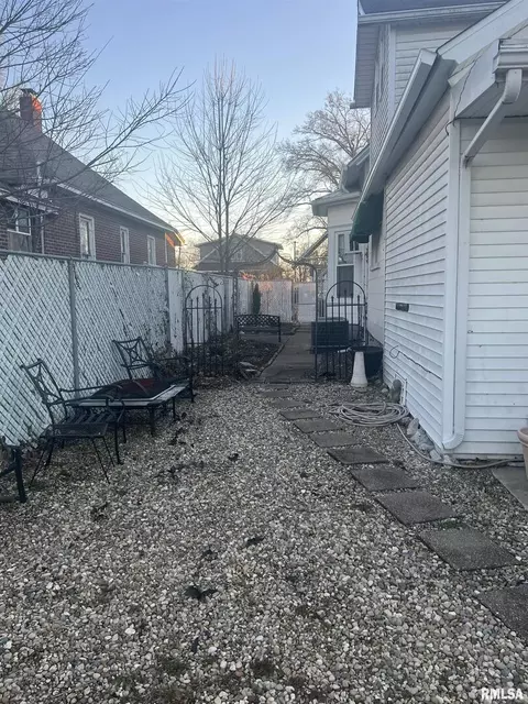 524 W 3rd St, Centralia, IL 62801 photo 11