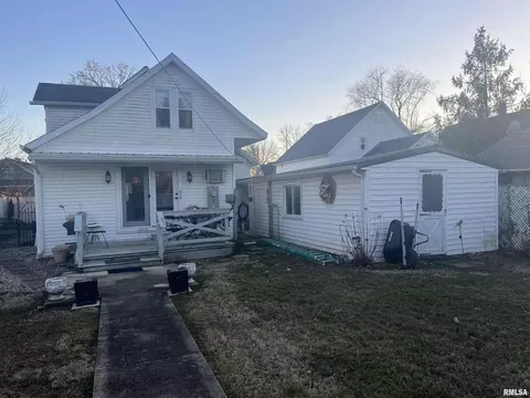 524 W 3rd St, Centralia, IL 62801 photo 2