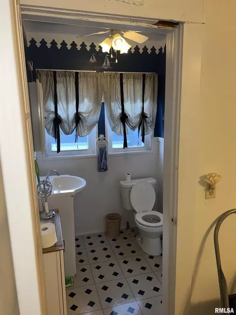 524 W 3rd St, Centralia, IL 62801 photo 16