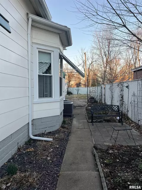 524 W 3rd St, Centralia, IL 62801 photo 7