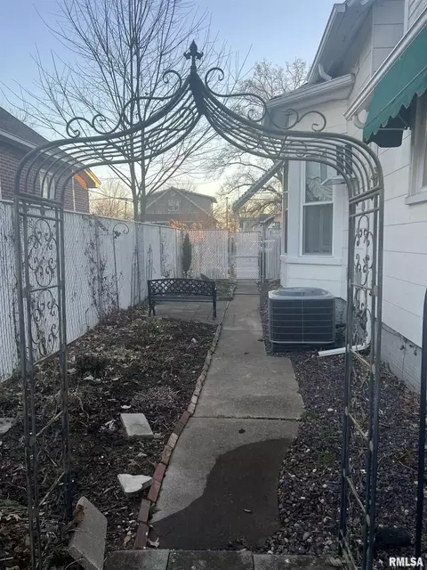 524 W 3rd St, Centralia, IL 62801 photo 10