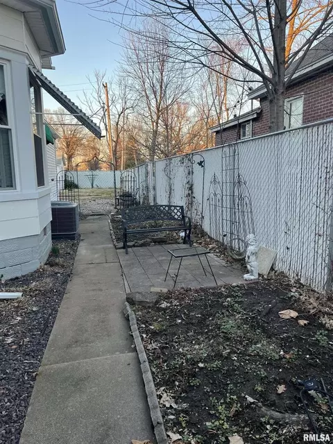 524 W 3rd St, Centralia, IL 62801 photo 9