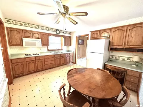1402 Nelms Ave, Centralia, IL 62801 photo 3