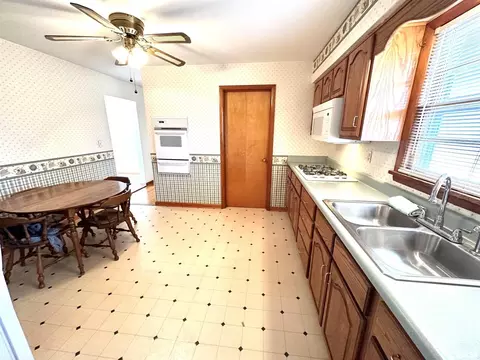 1402 Nelms Ave, Centralia, IL 62801 photo 4