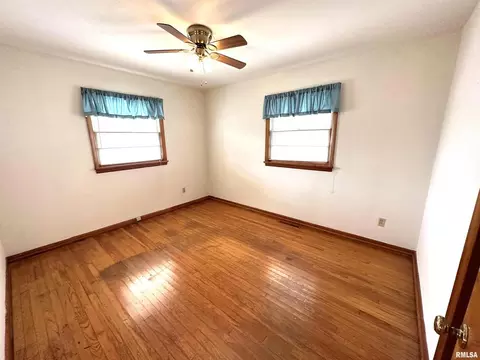 1402 Nelms Ave, Centralia, IL 62801 photo 5
