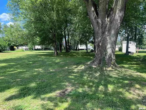 610 E Matthew St, Sesser, IL 62884 photo 15