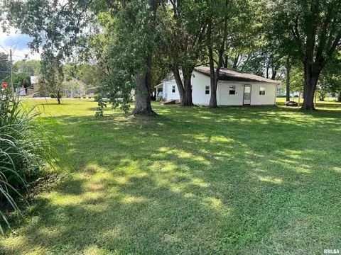 610 E Matthew St, Sesser, IL 62884 photo 20