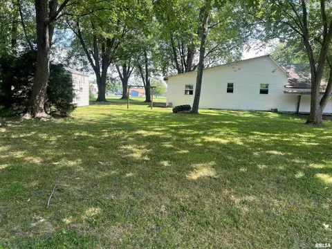 610 E Matthew St, Sesser, IL 62884 photo 23