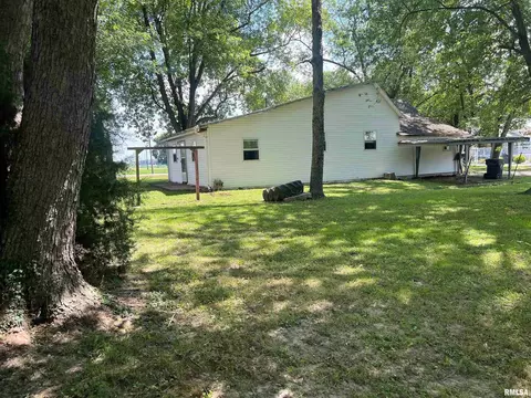 610 E Matthew St, Sesser, IL 62884 photo 22