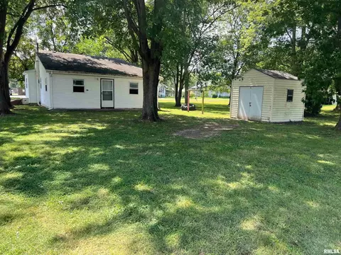 610 E Matthew St, Sesser, IL 62884 photo 21