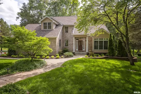 1125 Grand Oak Dr, Carbondale, IL 62901