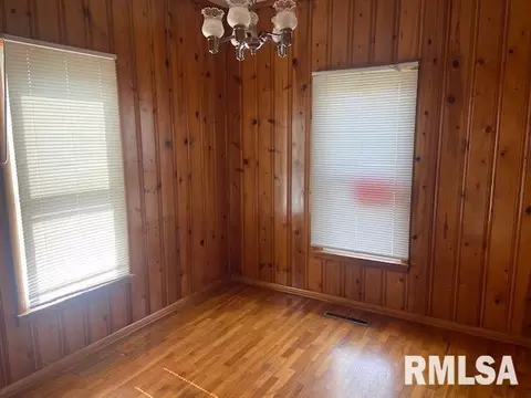 1010 Center St, Benton, IL 62812 photo 8