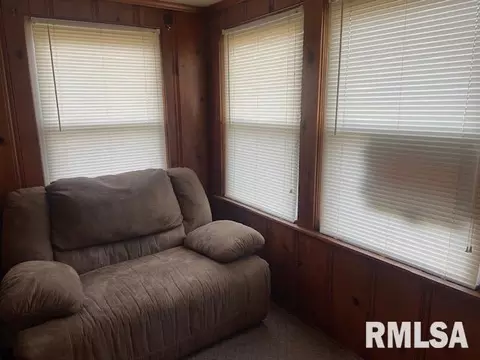 1010 Center St, Benton, IL 62812 photo 9