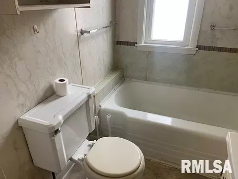 1010 Center St, Benton, IL 62812 photo 13