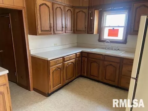1010 Center St, Benton, IL 62812 photo 10