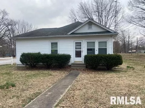 1010 Center St, Benton, IL 62812 photo 1