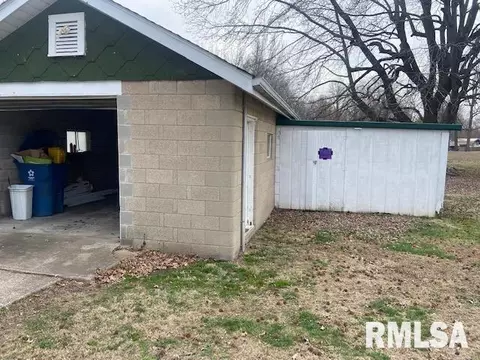 1010 Center St, Benton, IL 62812 photo 5